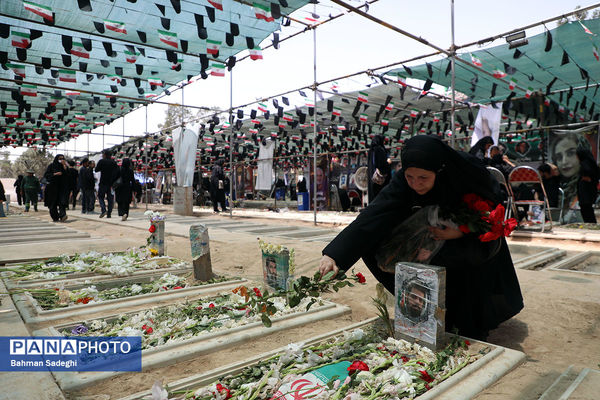 حال و هوای ظهر عاشورا در قطعه شهدای جنگ تحمیلی رژیم صهیونیستی