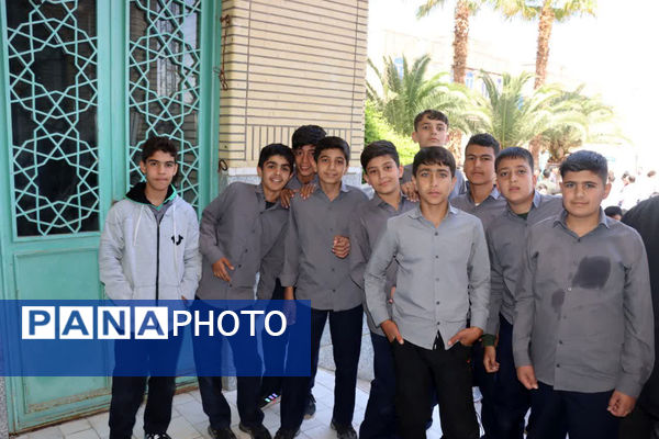 راهپیمایی دانش‌آموزان جعفرآباد قم در اعلام حمایت از عملیات وعده صادق