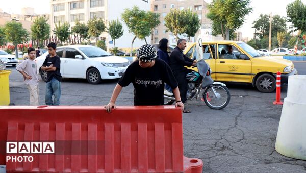 خدمت به زائران آقای شهید ایران 