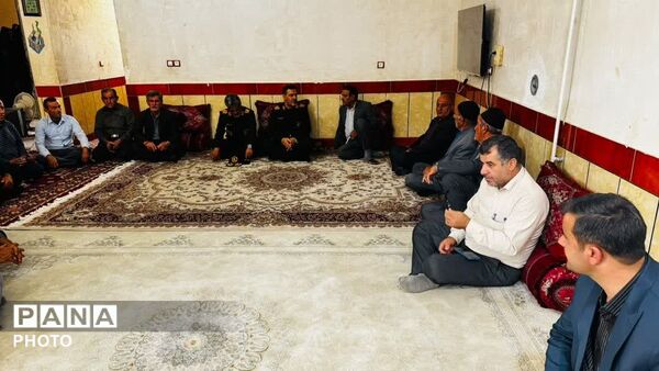 دیدار مسئول خدمات کارکنان نیروی دریایی سپاه با خانواده شهید سید فرشاد علوی
