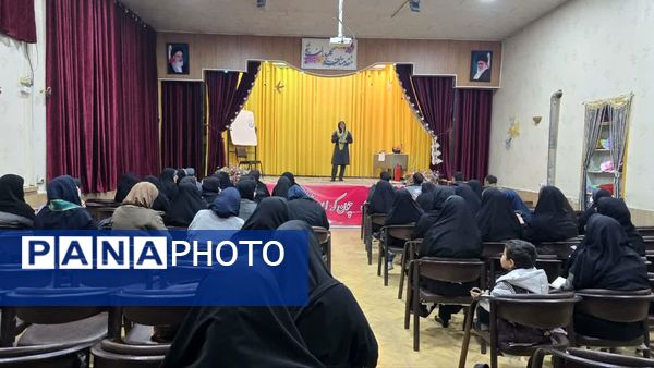 برگزاری کارگاه آموزشی مربیان پیشتاز در محل کانون فضیلت شهرستان نجف آباد 