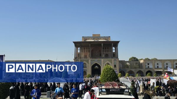 راهپیمایی باشکوه روز ۱۳ آبان در میدان امام خمینی(ره) اصفهان 