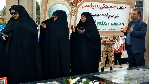 غبار روبی مزار شهدا در قوچان 
