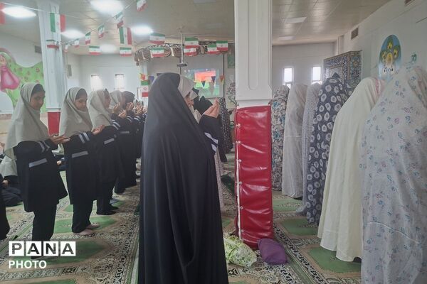 آغاز سال تحصیلی در زینبیه ۲ شهریار با اقامه نماز جماعت و حضور مسئولان آموزش و پرورش