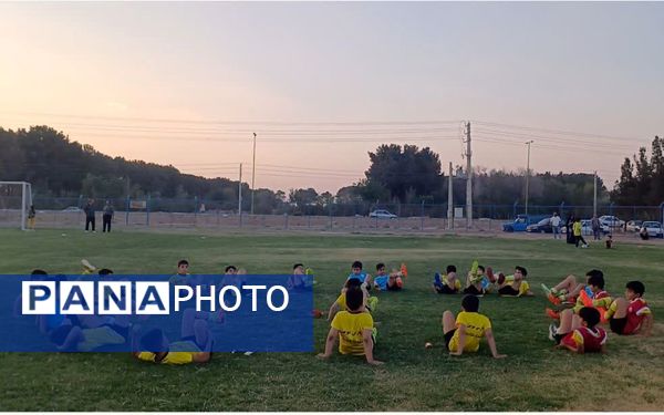 راه اندازی مدرسه فوتبال پسران باشگاه پر سیمرغ شهر حبیب آباد