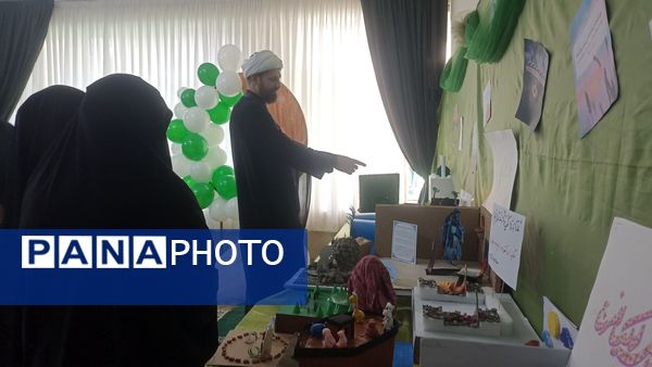 برگزاری نمایشگاه باقرآن تا آسمان در دبیرستان دخترانه امام حسین(ع)