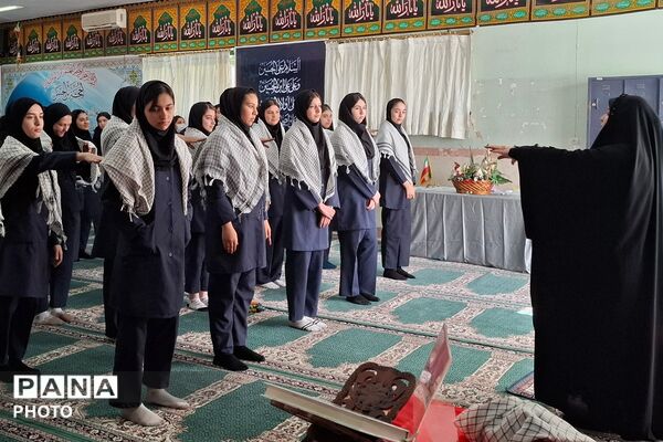 رزمایش رژه اقتدار در دبیرستان بنت الهدی بهارستان‌دو