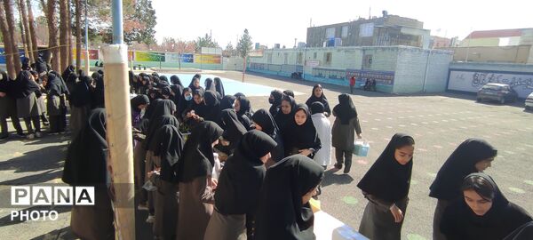 برپایی بازارچه دانش آموزی در دبیرستان نمونه اندیشه شهرستان کاشمر
