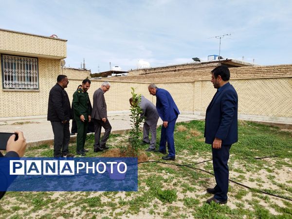 جشن مدرسه‌ای «ایرانمون» در مدرسه شهدای میانشهر