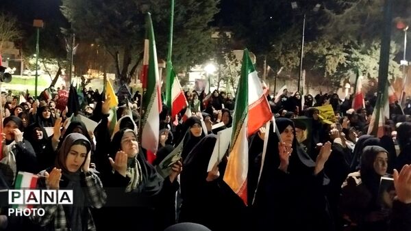 میدان با شما و خیابان ها با ما