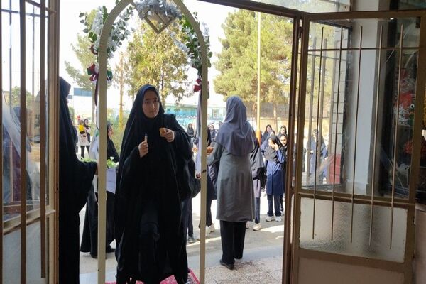 بازگشایی مدارس در دبیرستان دخترانه شهید مجید دهنوی نیشابور