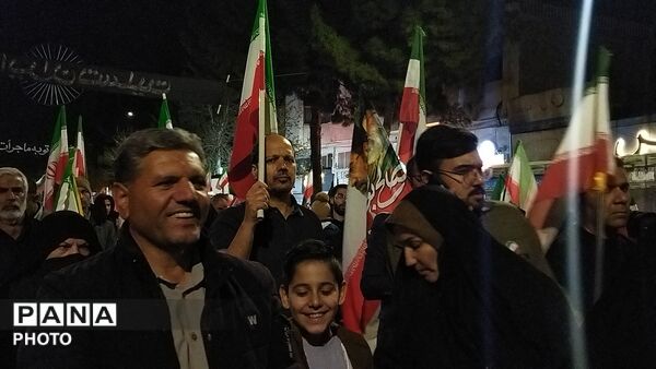 از پیر تا کودک برای حفظ  وطن آمدند-۱