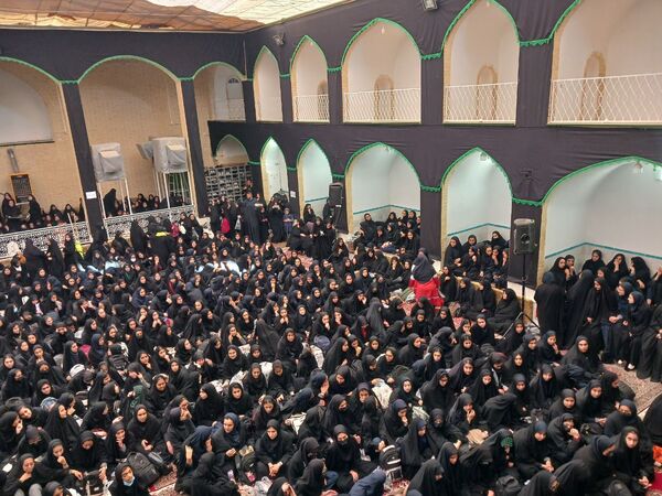 حضور دانش‌آموزان دبیرستان دخترانه شهید درعلی فراشاه در اجتماع «دختران فاطمی» شهرستان تفت 