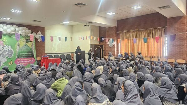 درخشش دانش‌آموزان در جشن مبعث دبیرستان محبوبه دانش