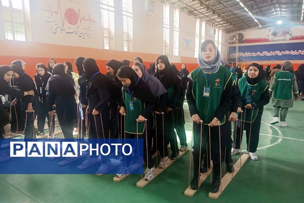 حضور دانش آموزان مدرسه ایثار در اردو توانمند سازی "برپا" در اردوگاه امام خمینی (ره)