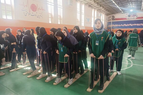 حضور دانش آموزان مدرسه ایثار در اردو توانمند سازی "برپا" در اردوگاه امام خمینی (ره)