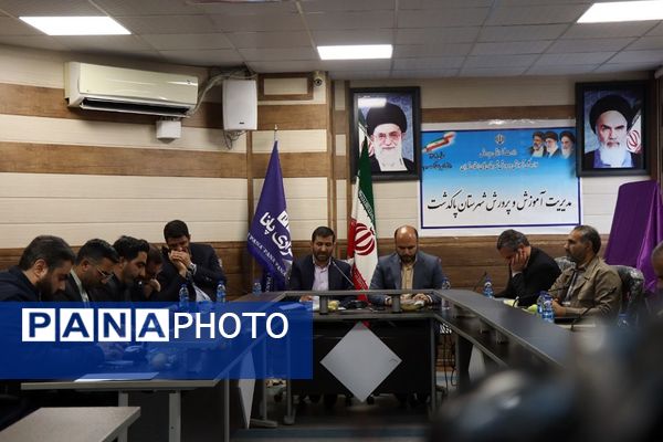 نشست خبری مدیر آموزش و پرورش پاکدشت به مناسبت گرامیداشت هفته معلم