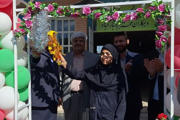 آیین نواختن زنگ مدرسه با شروع سال تحصیلی جدید 