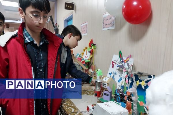 برپایی نمایشگاه طرح جابر ابن حیان در دبستان هیأت امنایی شهید قلنبر ناحیه 2 شهرری 