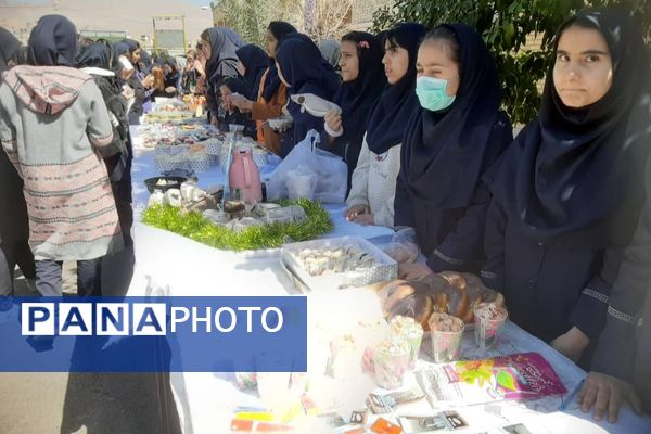 برگزاری بازارچه  کسب و کار دانش‌آموزی در آموزشگاه پویش ناحیه ۳شیراز 
