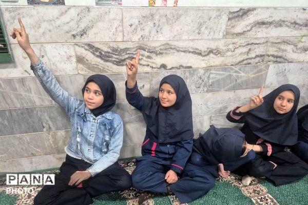 کارگاه آموزشی "هویت دخترانه و  افزایش عزت‌نفس" ویژه دانش‌آموزان پایه ششم دبستان هدی 