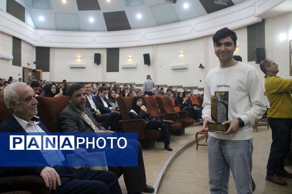 تجلیل از برگزیدگان دبیرستان شهید بهشتی شهرستان بوشهر (1)