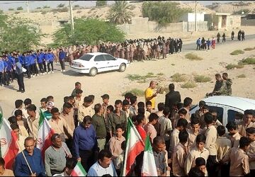 مراسم راهپیمایی روز دانش در مدرسه فروغ رضوان