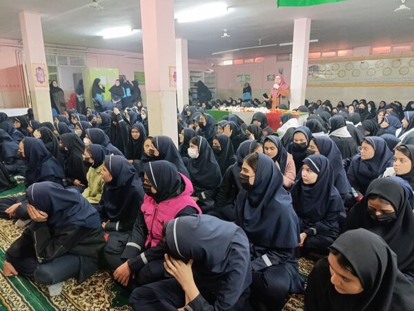 دبیرستان دخترانه شاهد قدسیان میزبان پیکر مطهر شهید گمنام