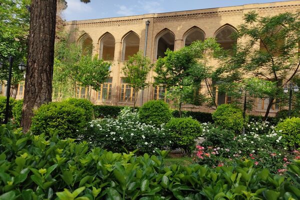 سفر به دل طبیعت مدرسه تاریخی دارالفنون 