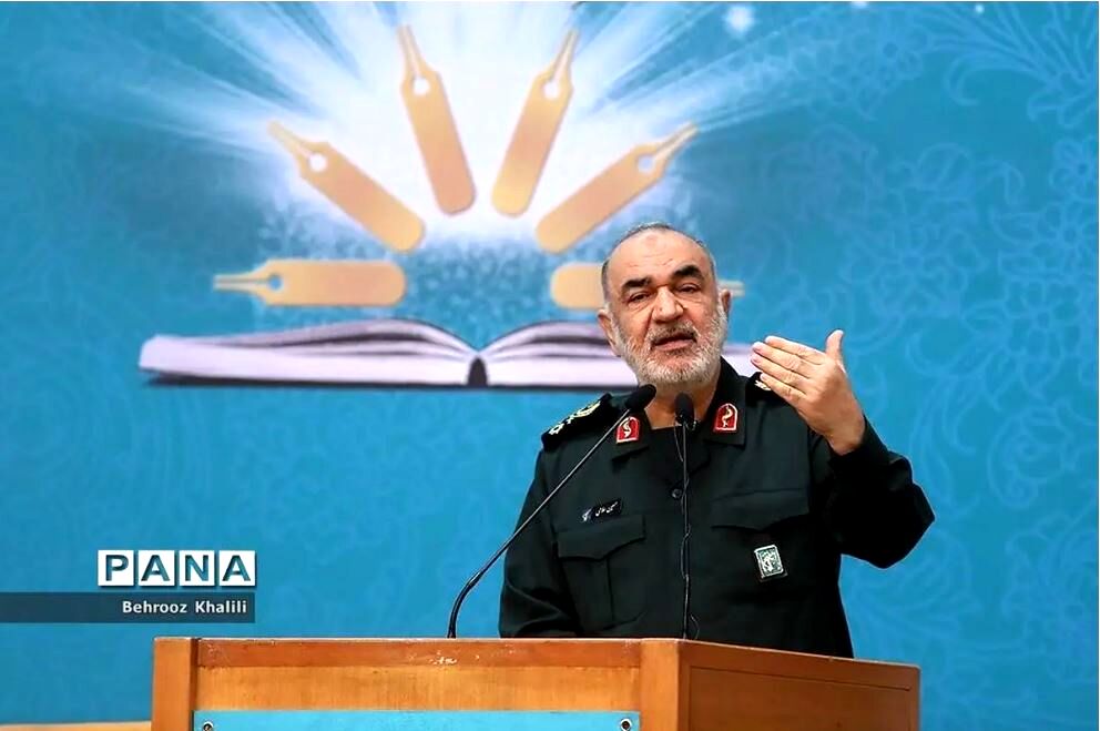 سرلشکر سلامی: تهدید ایران، عادت شکست‌خورده دشمن است