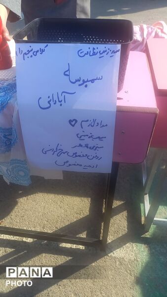 نمایش هنر و توانمندی دانش‌آموزان در بازارچه سالانه مدرسه نیایش