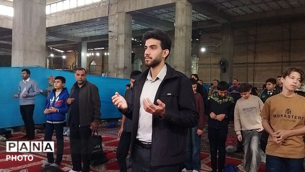 نماز عبادی سیاسی جمعه  همزمان با آغاز هفته بسیج دانش آموزی در مسجد جامع شهرستان نیشابورـ۲