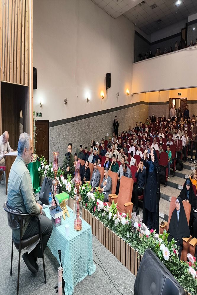 انسان به‌طور ذاتی به آموزه‌ها و تعالیم دینی میل دارد