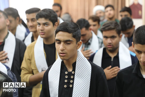 دیدار دانش آموزان بسیجی شهرستان بیرجند با نماینده ولی فقیه در استان