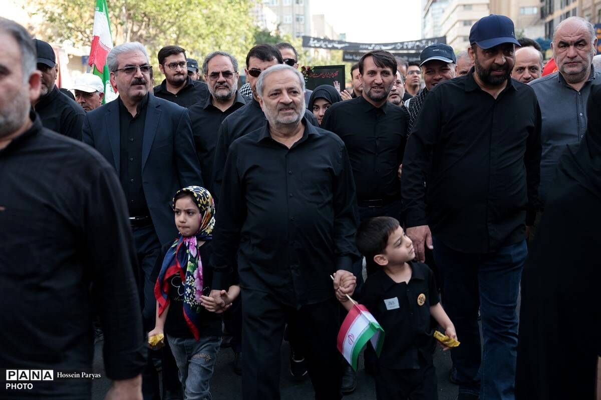 حضور وزیر آموزش و پرورش در مراسم تشییع و بدرقه رهبر شهید انقلاب