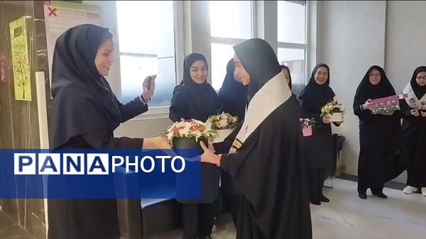 قدردانی  دختران پیشتاز دبیرستان شاهد تکتم از فرشتگان سفیدپوش بیمارستان ۱۷شهریور مشهد