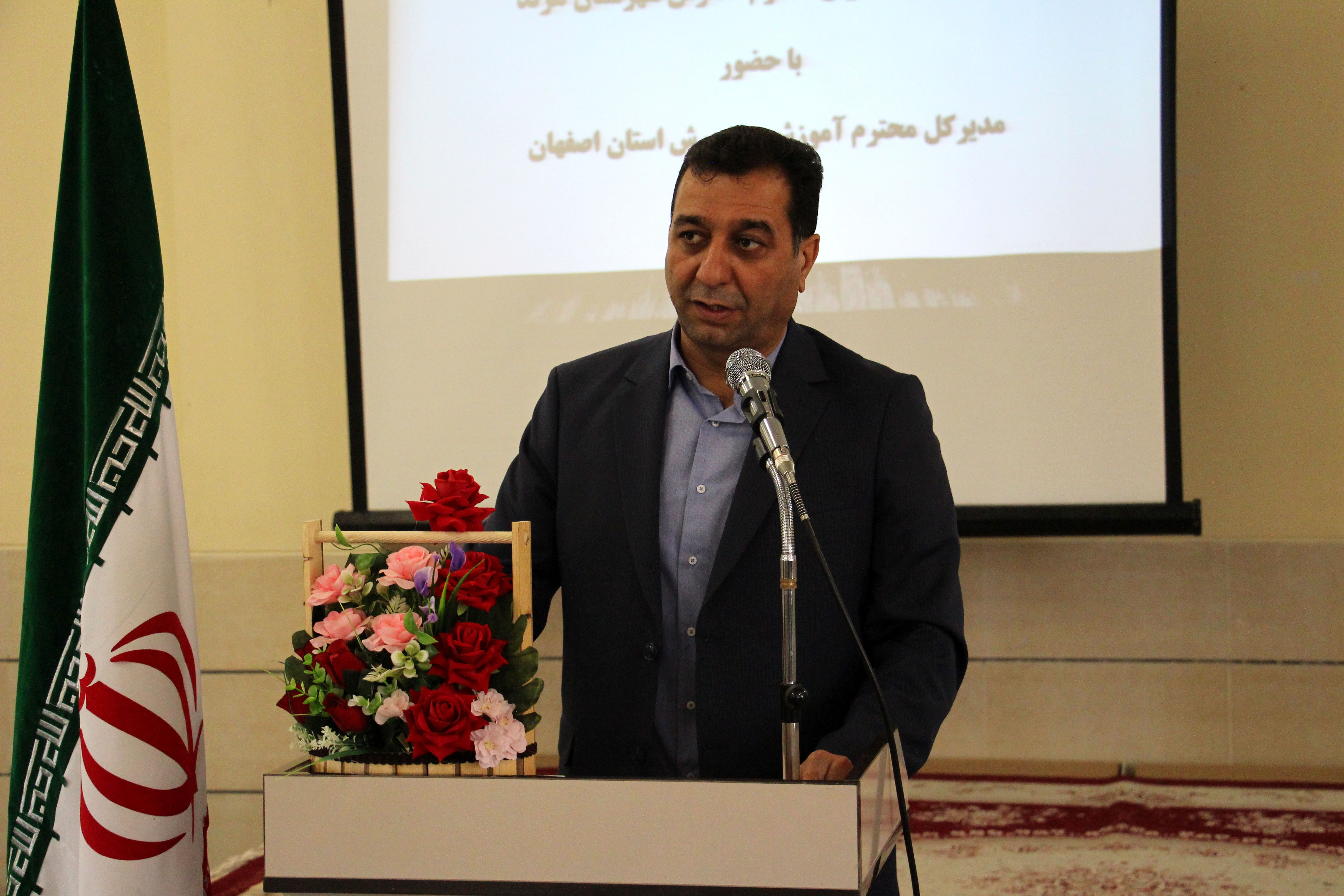 لزوم بهره‌گیری از فناوری‌های نوین در آموزش برای تقویت تفکر انتقادی در دانش‌آموزان