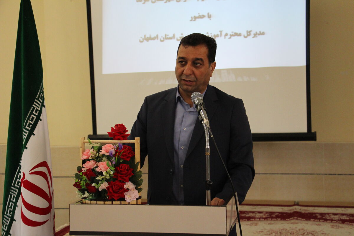 لزوم بهره‌گیری از فناوری‌های نوین در آموزش برای تقویت تفکر انتقادی در دانش‌آموزان