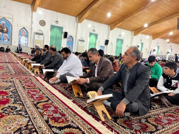 تلاوت آیات نور بخش قرآن در ایام بهار قرآن 