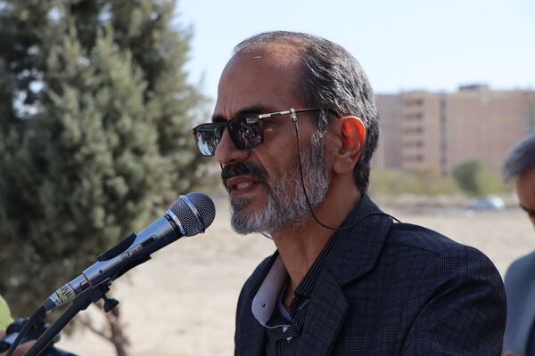 حضور پرشور دانش‌آموزان و مسئولین در راهپیمایی ۱۳ آبان در ناحیه یک بهارستان