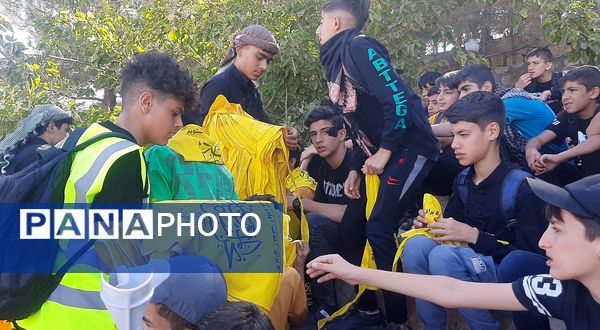  کاروان زائرین پیاده دانش‌آموزی در نیشابور