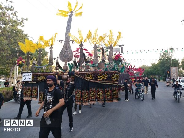  کاروان عظیم نوجوان کربلا در خیابان پروین 