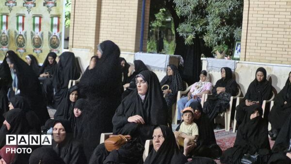 شب‌های نورانی گلزار شهدا در تجمعات مردمی در فارسان