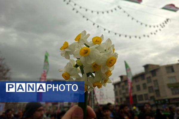 حضور اقشار مختلف مردم شهرری در راهپیمایی ۲۲ بهمن