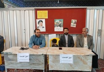 برپایی میز خدمت اداره آموزش‌و‌پرورش شازند به مناسبت روز معلم در نماز جمعه