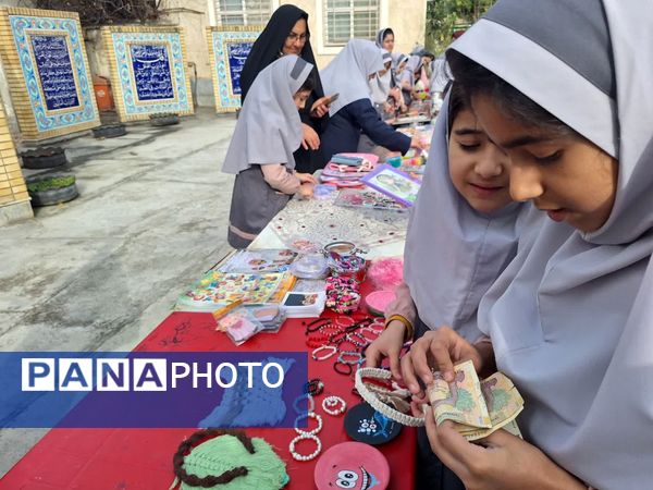 بازارچه دانش‌آموزی آزادشهر