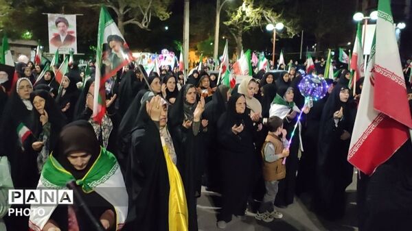 همبستگی در صف اول از راهپیمایی‌های شبانه تا پاسداشت روز معلم