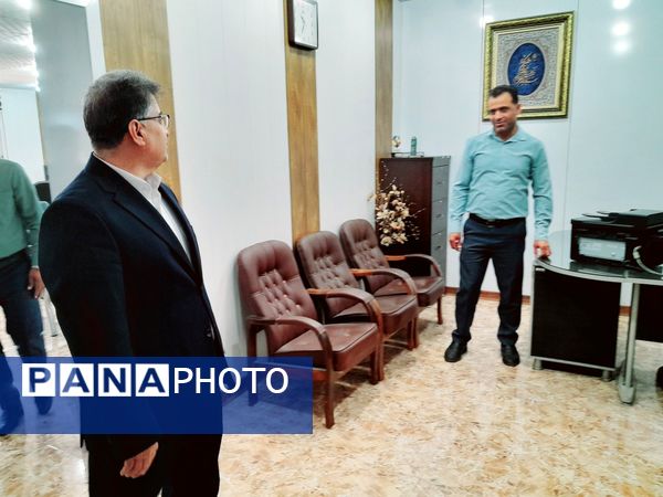 بازدید سرزده نوروزی مدیرکل آموزش و پرورش استان بوشهر از دوایر مختلف اداره‌کل