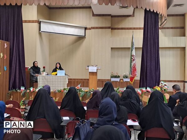 نخستین نشست هم‌اندیشی مراقبین سلامت منطقه ۱۰ تهرا‌ن در سال تحصیلی جدید