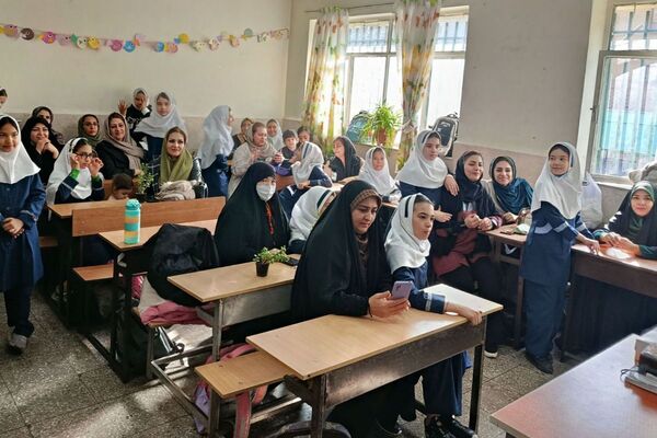 جشن ولادت بانوی دو عالم در دبستان وحیدکیهانی 